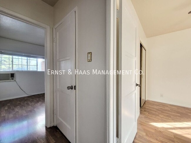 Building Photo - 806 E 120th St