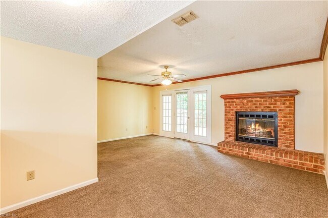 Livingroom (2) - 618 Nottaway Dr