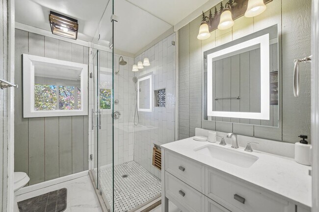 Building Photo - FULLY FURNISHED! Magnificent Panoramic Views!!