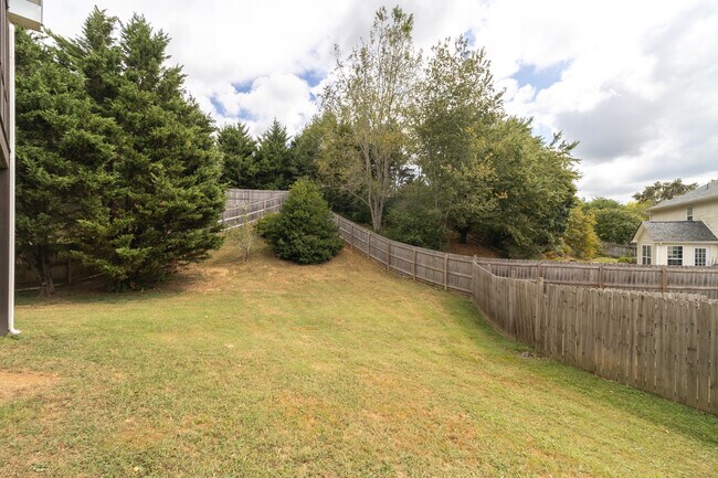 Building Photo - 1100 Winterberry Ln