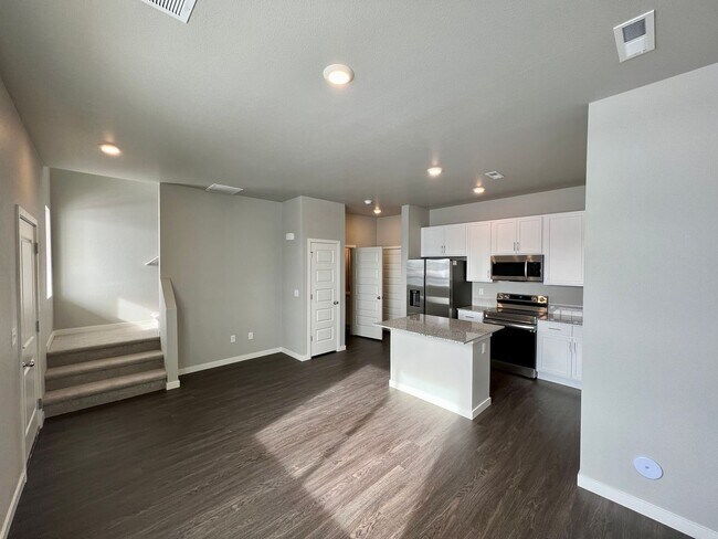 Building Photo - 3901 Crater St