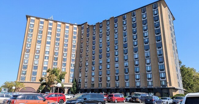 Primary Photo - 1 Renaissance Pl