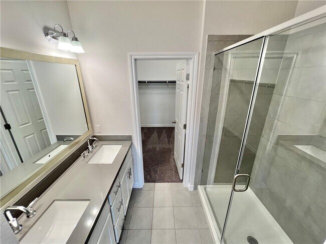 Building Photo - 704 Long Run