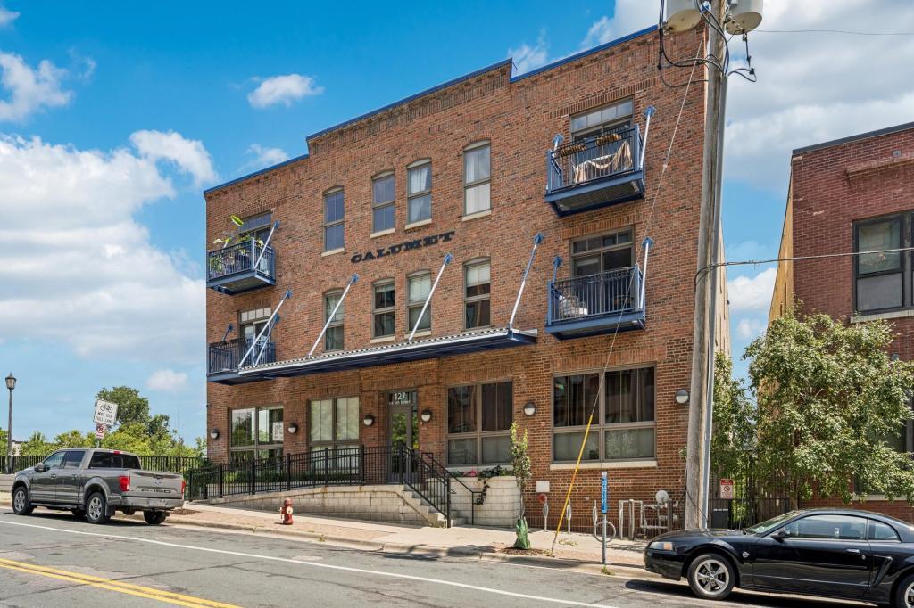 Building Photo - 127 5th St NE