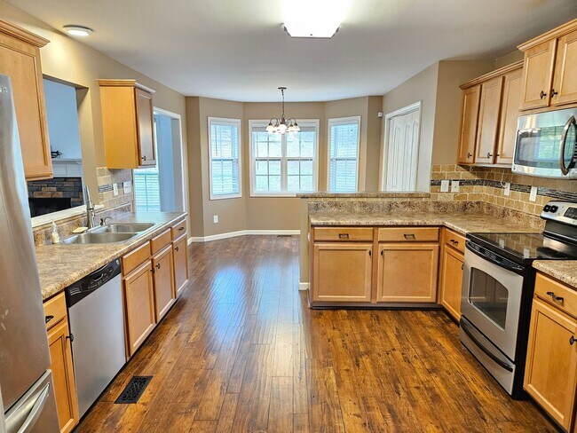 Building Photo - Rare 3 bedroom 2.5 bath home located in Dallas