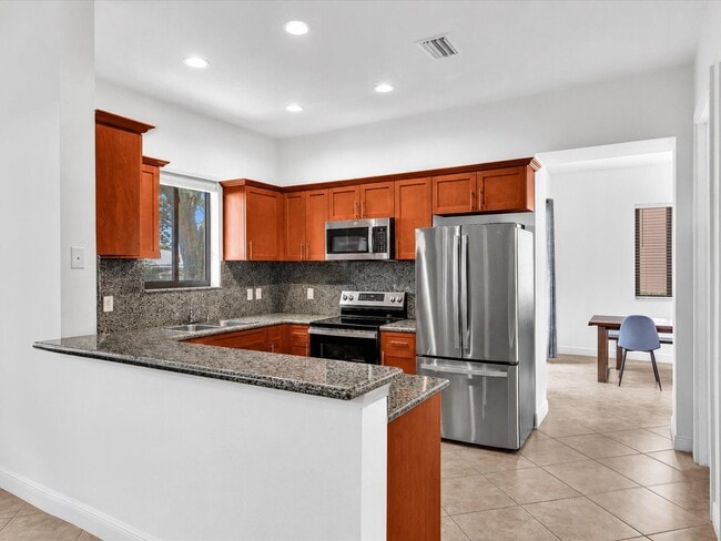 Building Photo - 2414 Venetian Way