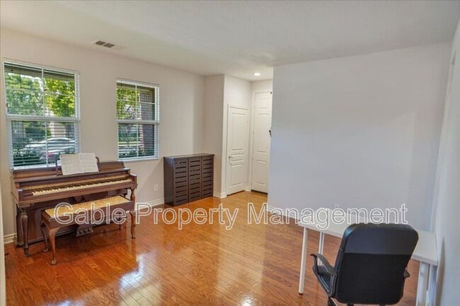 Building Photo - 27448 Coldwater Dr