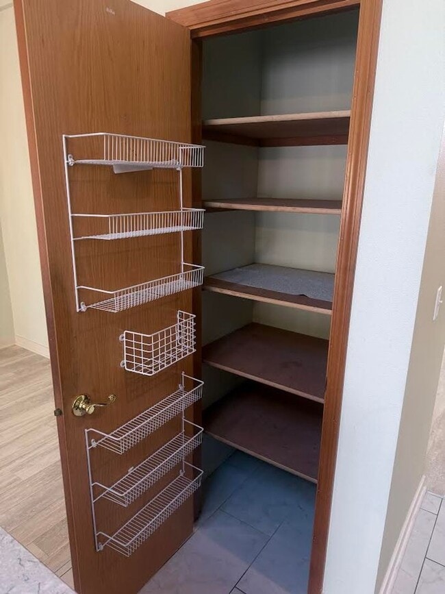 Building Photo - **Half off second month's rent**