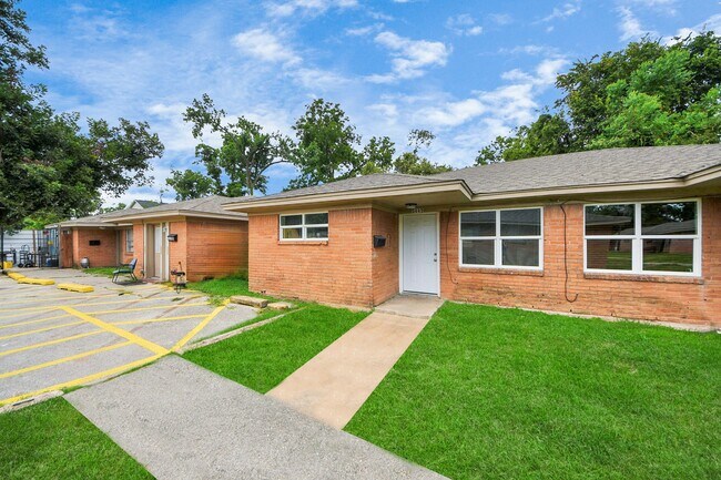 Primary Photo - 5435 Pardee St