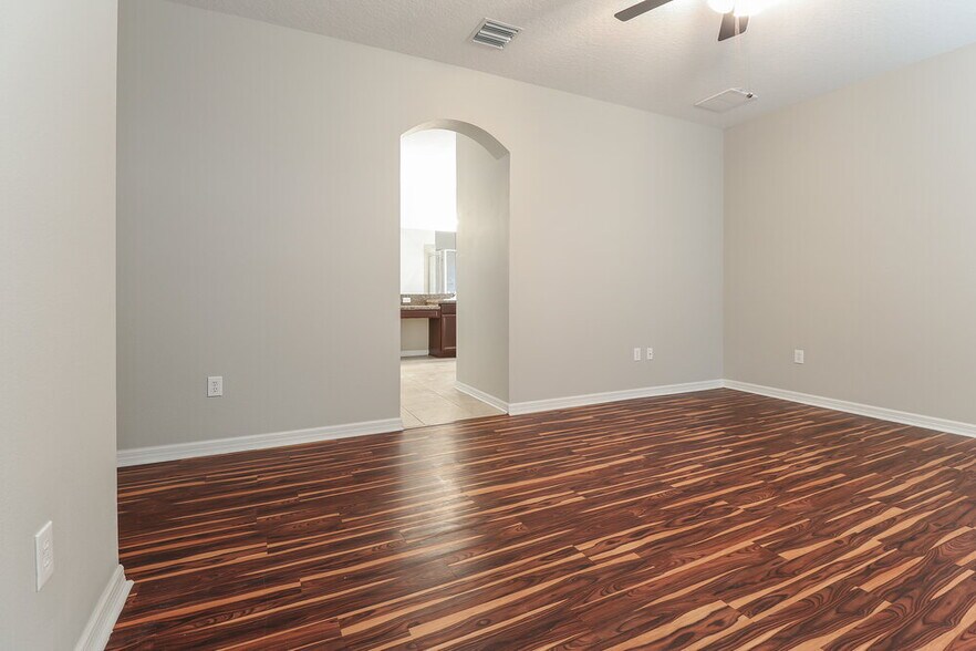 Building Photo - 7320 Forest Mere Dr