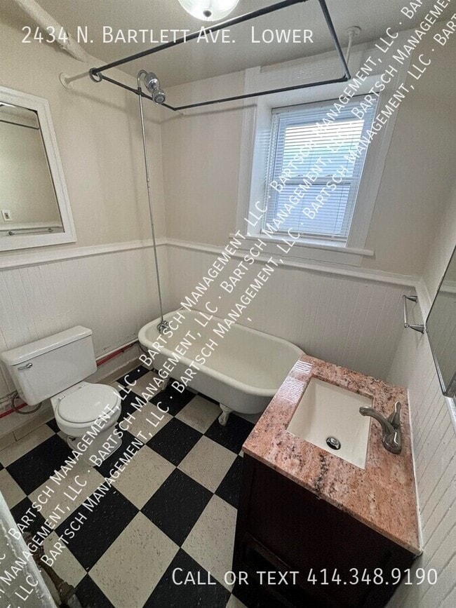 Building Photo - 2434 N Bartlett Ave