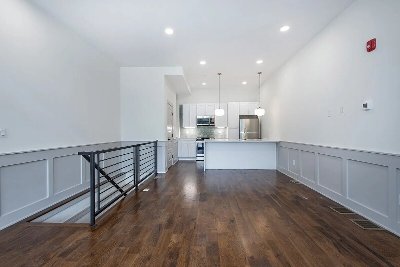 Building Photo - 2233 N 33rd St