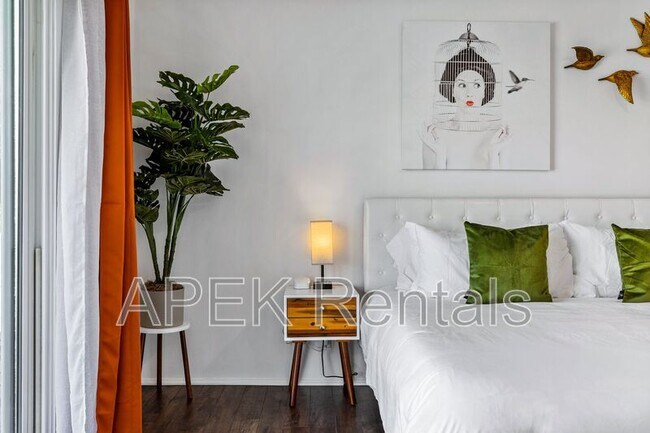 Building Photo - 980 N Buttonwillow Cir