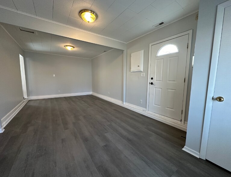 Building Photo - 3009 Greenbelt Dr