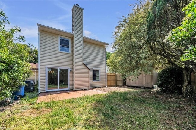 Building Photo - 10 Warwick Cir