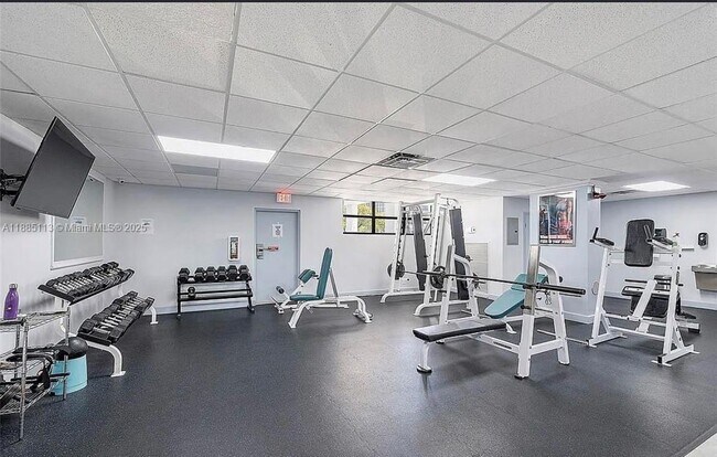 Building Photo - 600 Parkview Dr