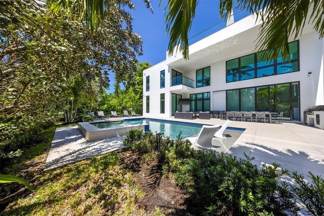 Building Photo - 2001 Marietta Dr