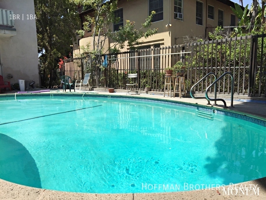 Building Photo - 1806 N Harvard Blvd