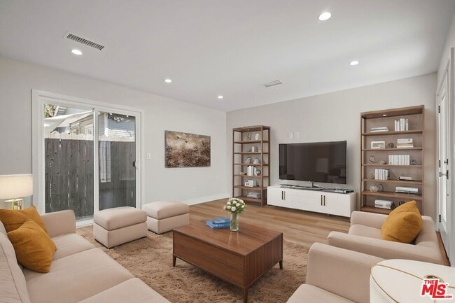 Building Photo - 1561 E Elizabeth St