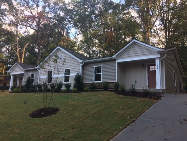 Building Photo - Contemporary Duplex in Prime Downtown Cary...