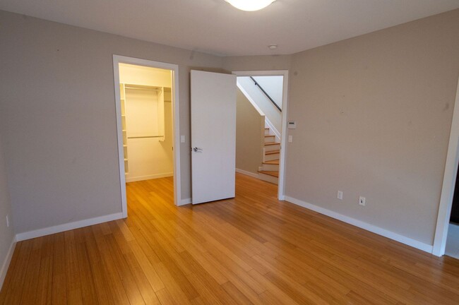 Building Photo - Little Italy Townhome - 1911 E 119th St , ...