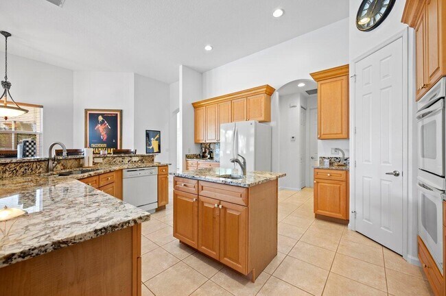 Building Photo - 11727 Paradise Cove Ln