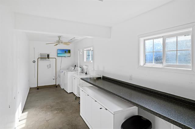 Building Photo - 6222 Kenwood Ave