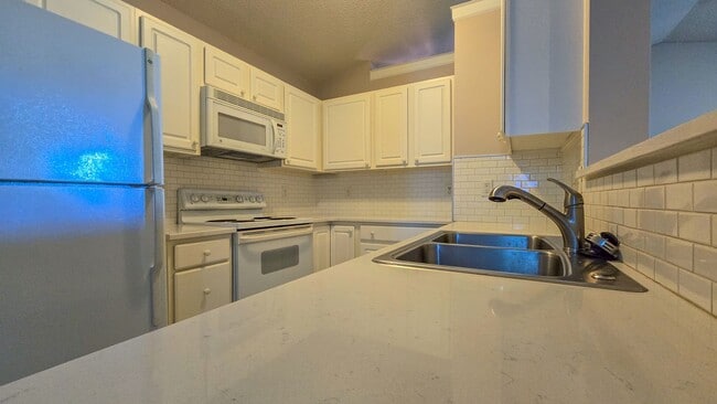 Building Photo - 932 Scholastic Ct