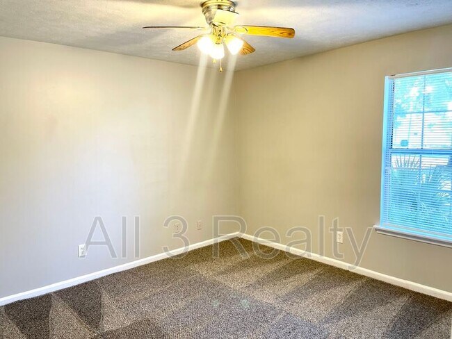 Building Photo - 210 Sheraton Ct