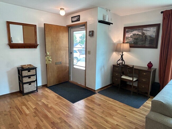 Building Photo - 302 N 37th Ave