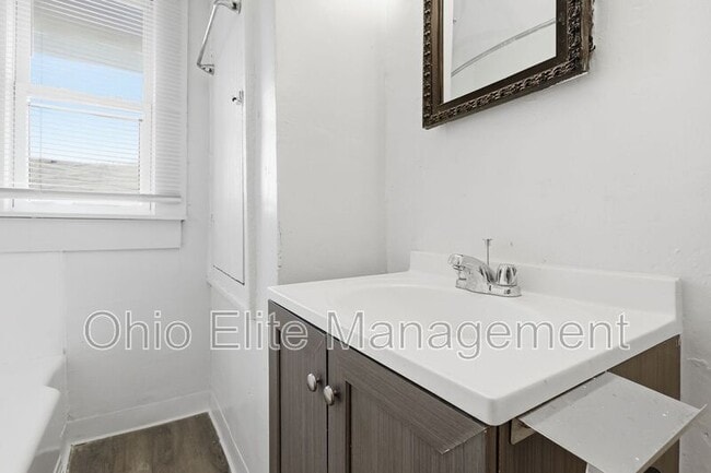 Building Photo - 500 N Champion Ave