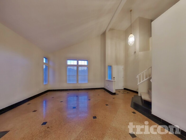 Building Photo - 863 Pike Dr