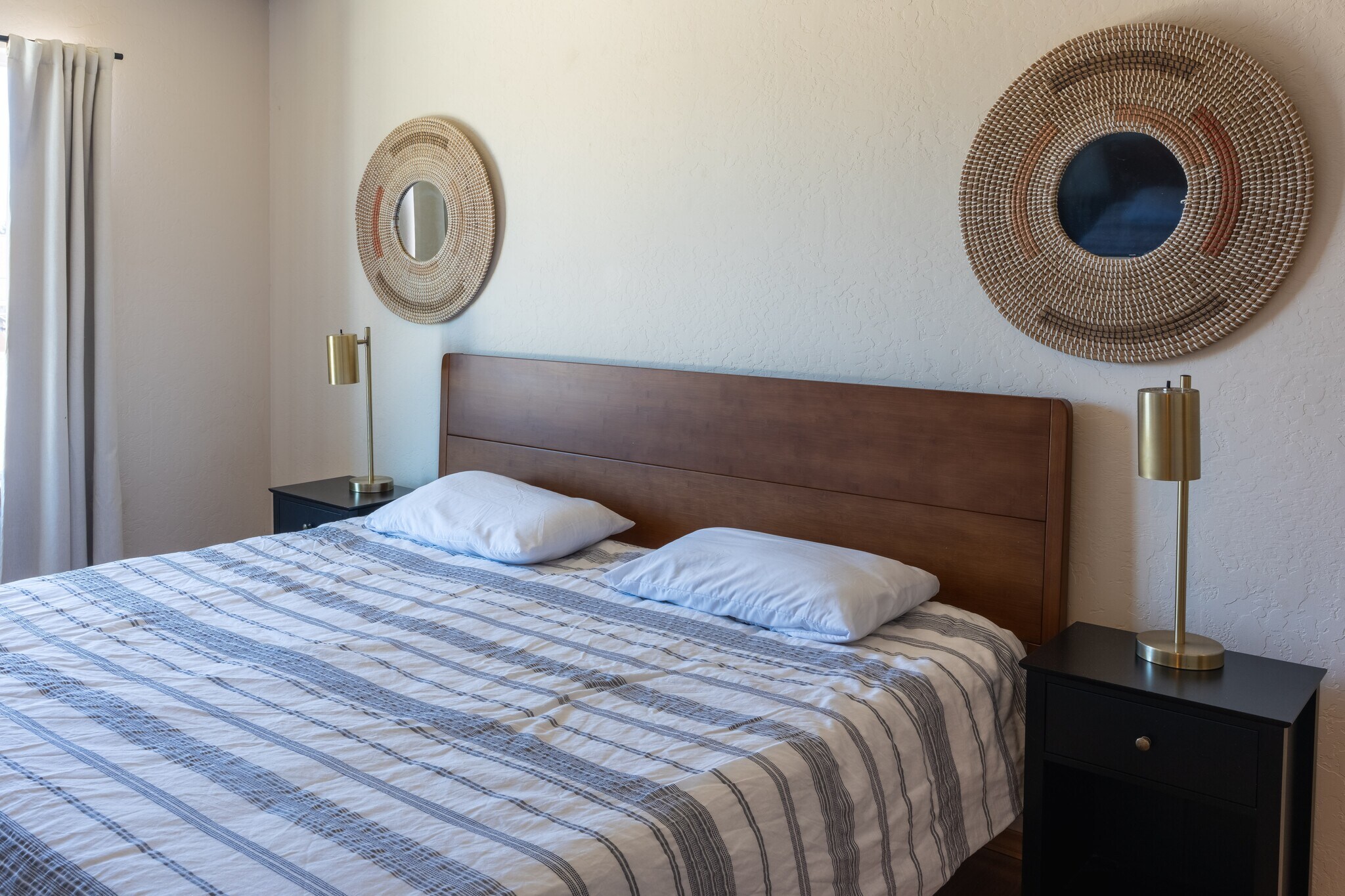 Main Bedroom - Spacious Walk in Closet with window. New KING memory foam mattress in 2026 - 2805 W Dumont Dr