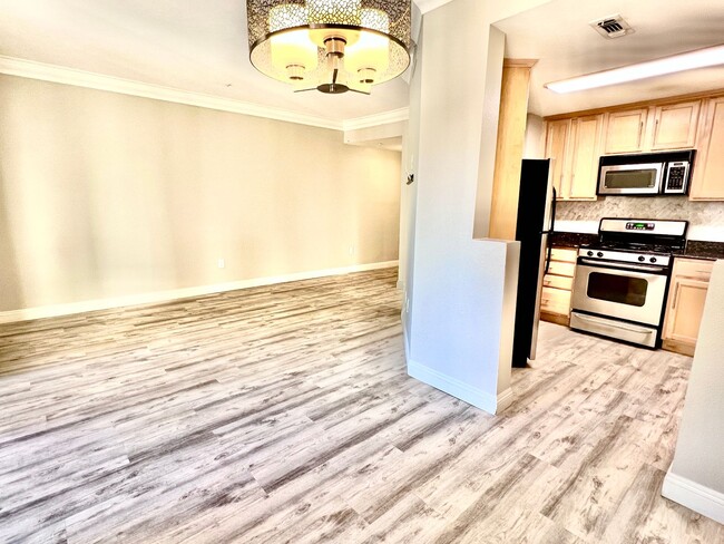 Building Photo - Meridian UNFurnished 1Bdr/1Bath Condo