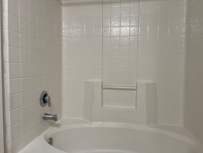 Building Photo - Great 2-bedroom 2 bath condo with A/C, 1 car garage and additional