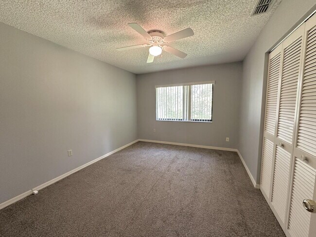 Building Photo - "Charming 2-Bed, 2-Bath Retreat on Apple O...