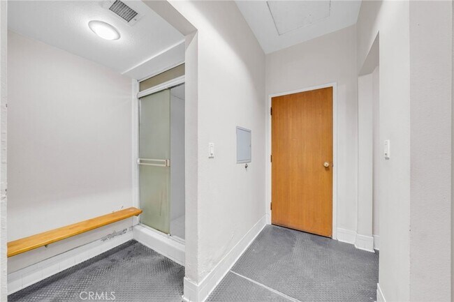 Building Photo - 2559 Plaza del Amo