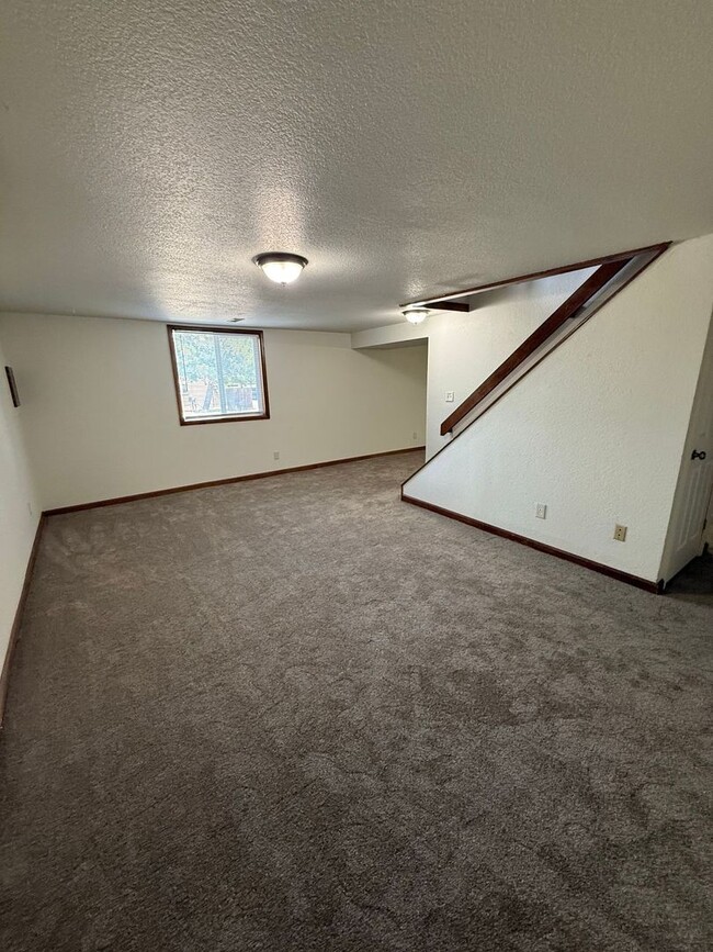 Building Photo - 6840 Delmonico Dr