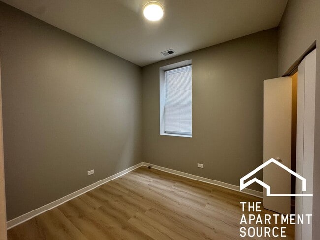 Building Photo - 4007 W School St