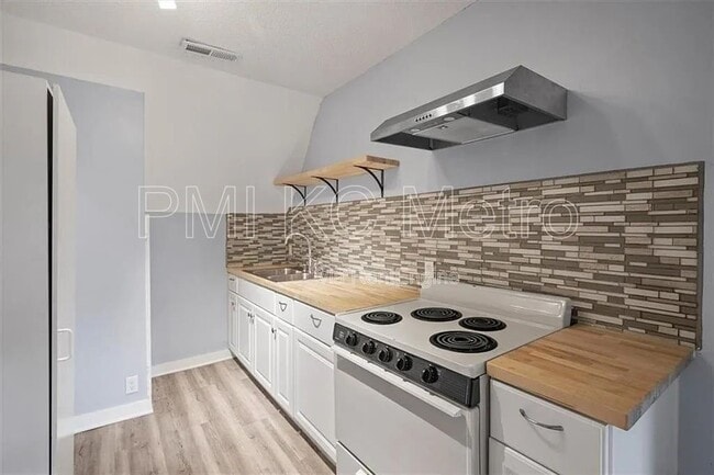 Building Photo - 3416 Anderson Ave