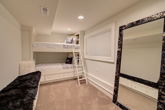 Building Photo - 5bd/4ba Medina Home