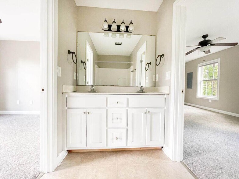 Building Photo - 1159 Unity Dr