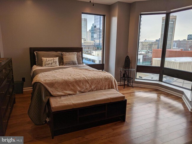 Building Photo - 10 E Lee St