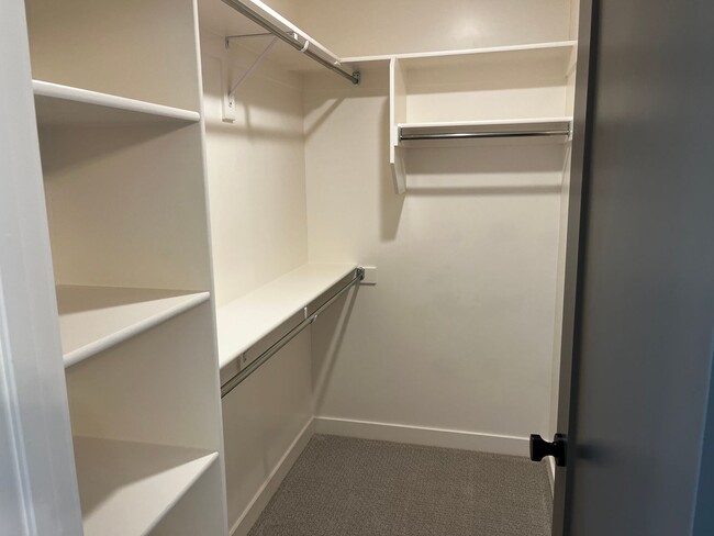 Building Photo - GET $1000 OFF THE FIRST MONTHS RENT!!!