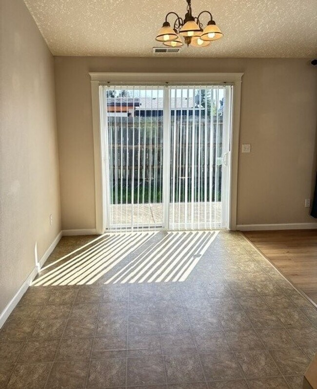 Building Photo - 3Bd/2Ba Single Story Home - Available to View!