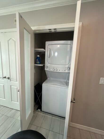 FULL SIZE WASHER/DRYER - 777 Harrah Way