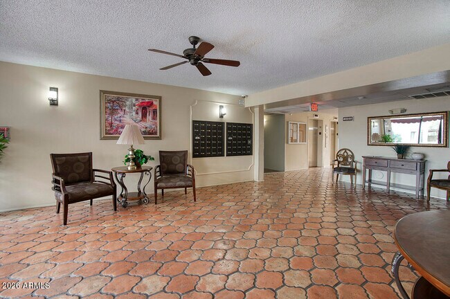 Building Photo - 3033 E Devonshire Ave