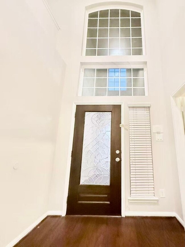 Building Photo - Private docking and lake view in Katy near major highway!