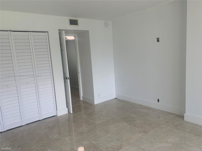 Building Photo - 2 br, 2 bath Condo - 1901 Brickell Ave Apt...