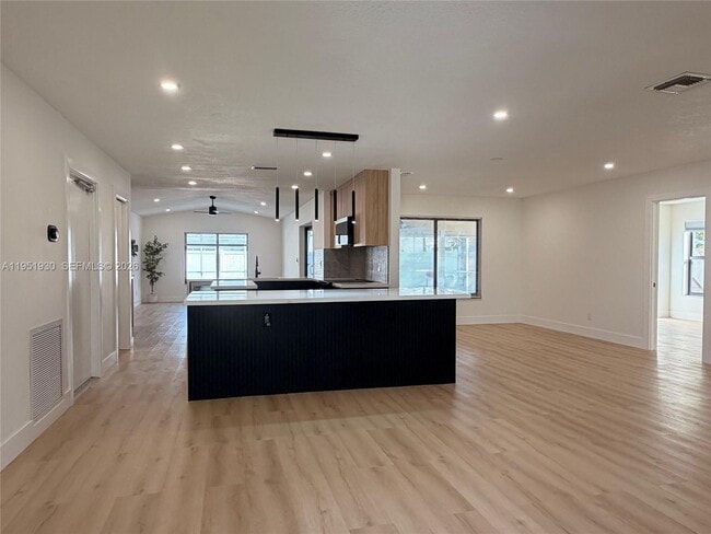 Building Photo - 1462 SW 25th Ave